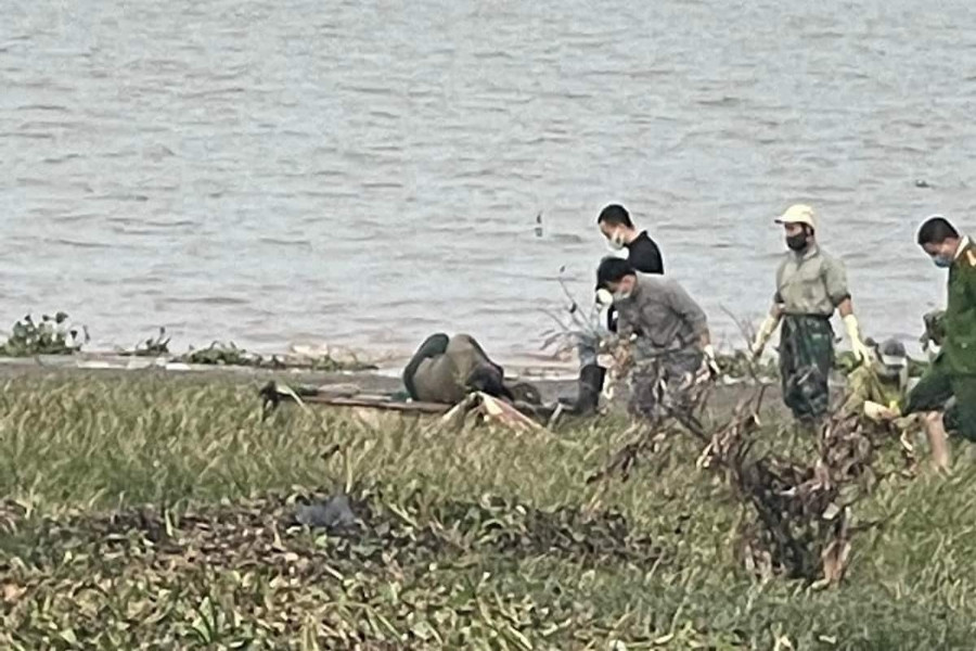 Phát hiện thi thể nam giới trên biển Nam Định, đầu không tóc, tay còn 1 ngón