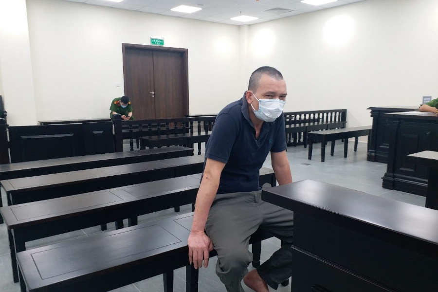 Tài xế taxi ở Hà Nội vật lộn với kẻ sát nhân dắt theo dao bầu
