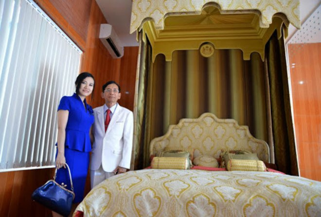 5 đại gia Việt bỏ ra cả tỷ đồng mua giường, sập gỗ - Ảnh 3.