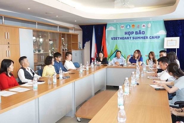 Vietheart Summer Camp 2022 to be held in Czech Republic hinh anh 1