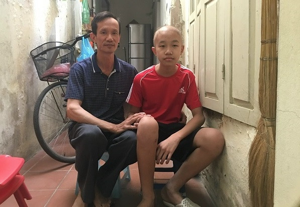 Người đàn ông khóc cạn nước mắt chứng kiến vợ con lần lượt qua đời do ung thư