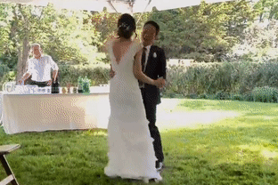 Anna Trương khiêu vũ cùng bố Anh Quân trong ngày cưới