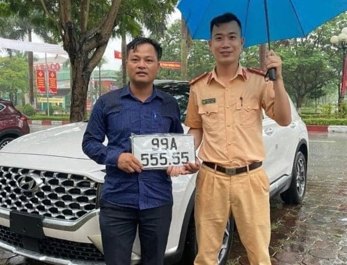 Chiếc SantaFe biển ngũ quý 5 ở Bắc Ninh được trả giá đến 4 tỷ, chủ xe vẫn 'lắc đầu'