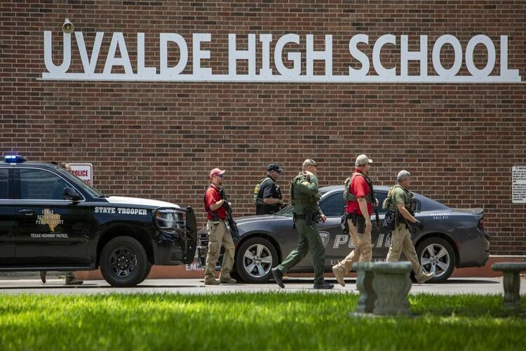 Hình ảnh hiện trường vụ xả súng đẫm máu tại trường tiểu học Mỹ, 18 học sinh thiệt mạng