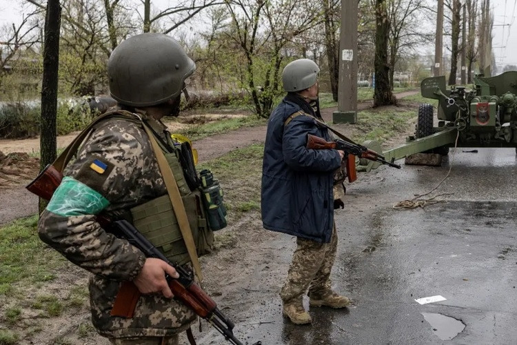 Ukraine tố Nga muốn phá hủy Severodonetsk, Mỹ và đồng minh chuyển vũ khí cho Kiev