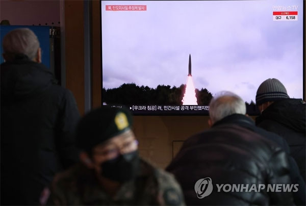 Triều Tiên phóng một loạt tên lửa sau khi Tổng thống Mỹ rời châu Á