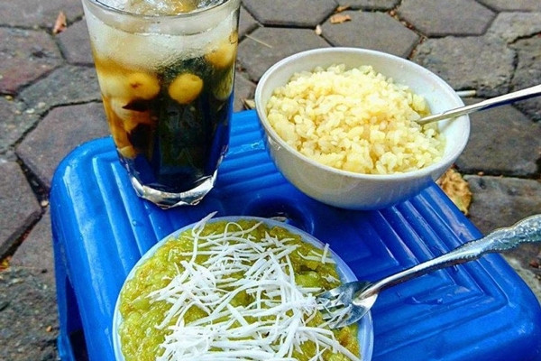 Tiệm chè 90 tuổi hút khách ở khu phố cổ