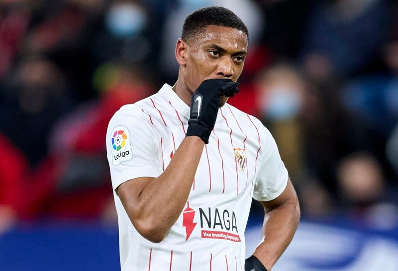 Sevilla ngán ngẩm trả 'ông kễnh' Martial cho MU