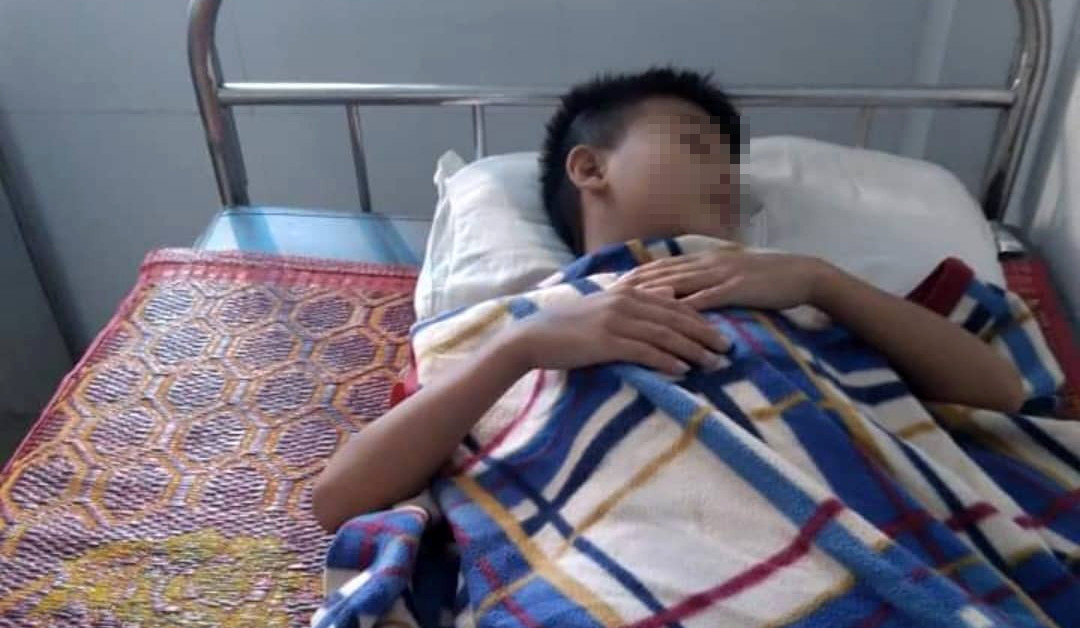 6th grade male student in Quang Binh was beaten and hospitalized by his friend during class time