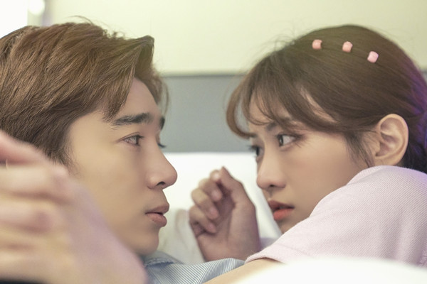 Chi Dân tái xuất showbiz với MV yêu đương hot-girl Lê Bống