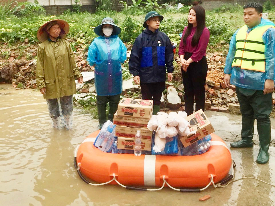 Cận cảnh nước dâng tận nóc nhà ở Tam Đảo - 11