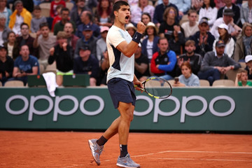 Carlos Alcaraz vào vòng 3 Roland Garros sau màn tra tấn thể lực