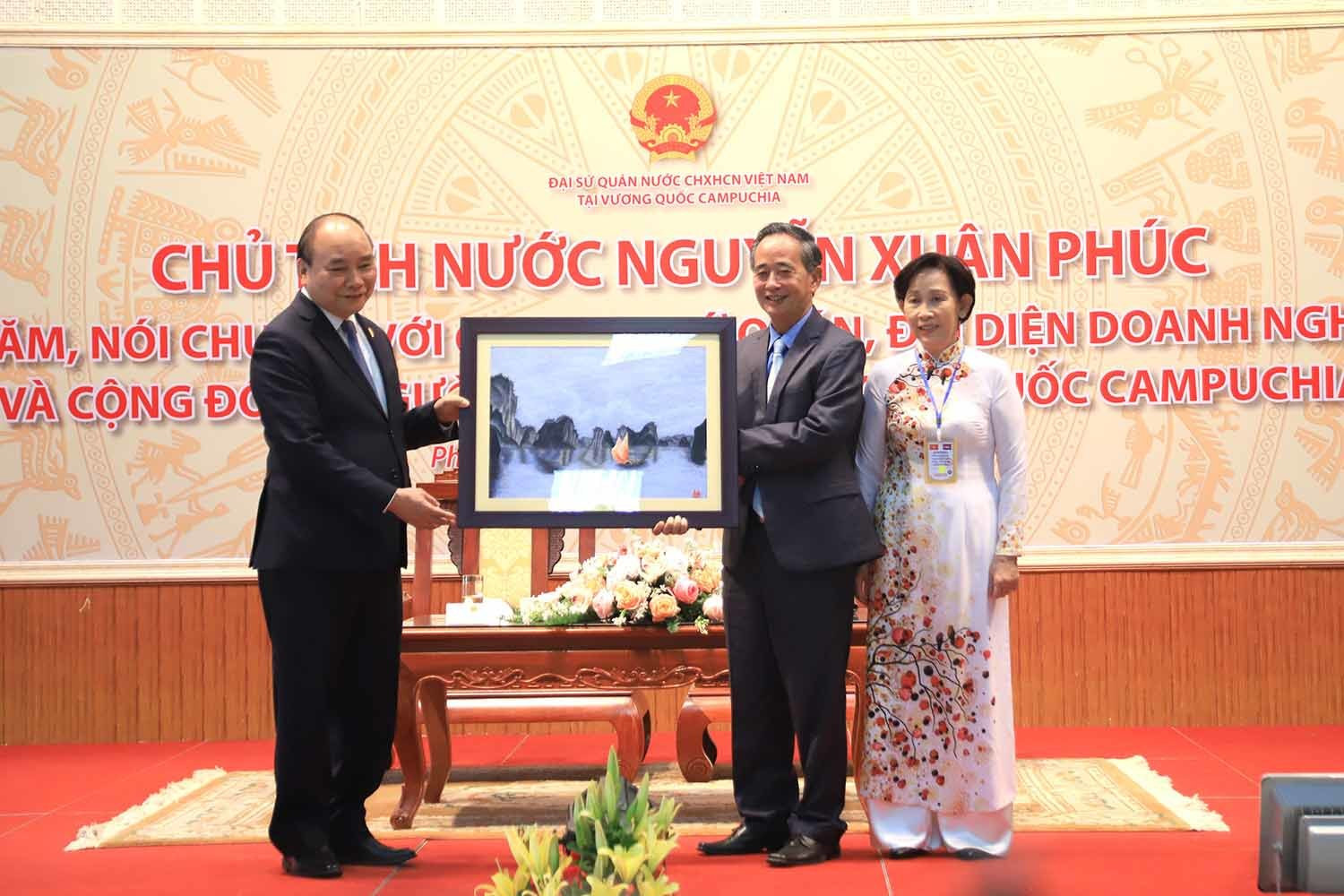 Chủ tịch nước: Vun đắp mối quan hệ Việt Nam-Campuchia mãi mãi xanh tươi