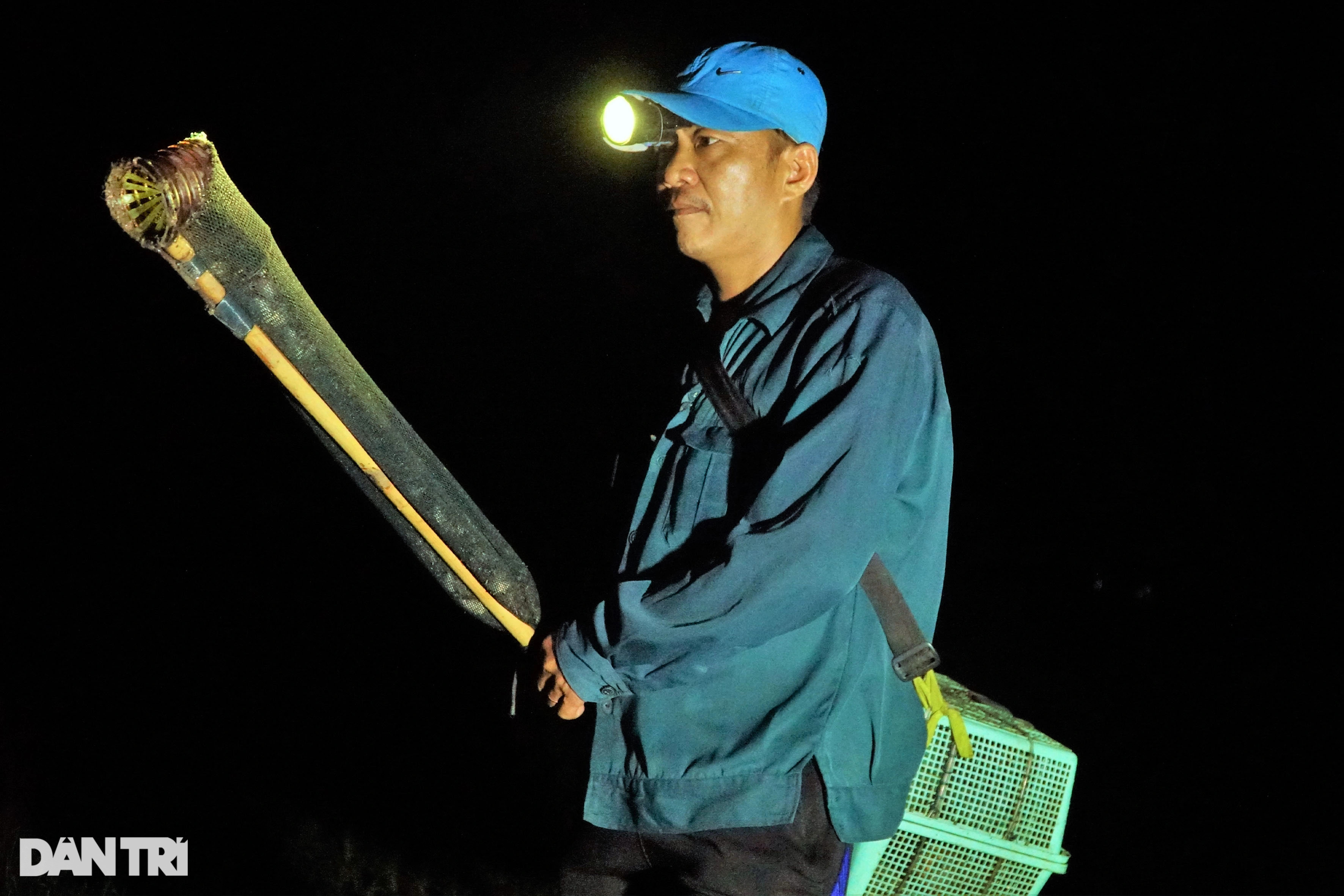 Vượt đồng, xuyên đêm soi đèn săn vũ nữ chân dài kiếm tiền triệu - 3