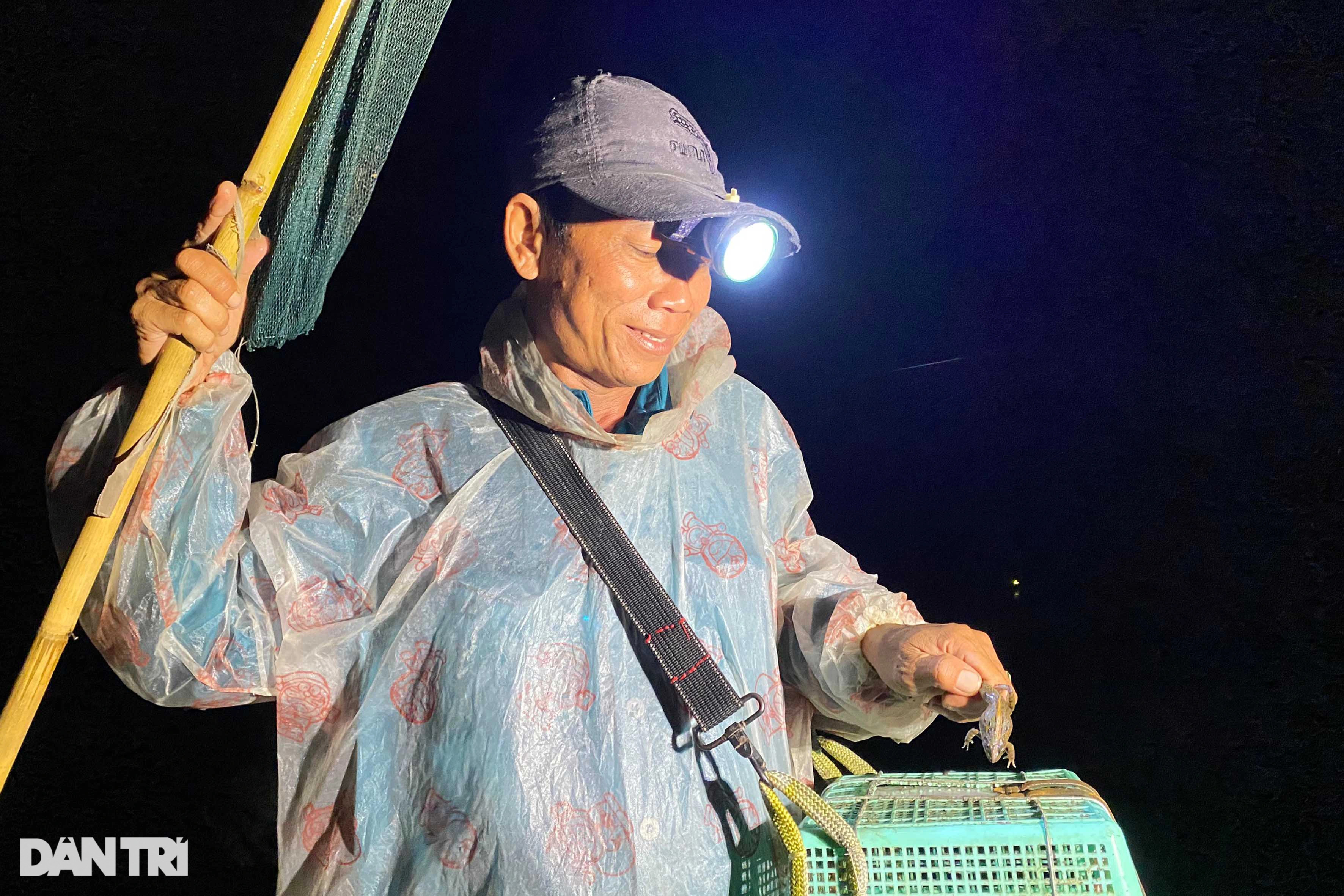 Vượt đồng, xuyên đêm soi đèn săn vũ nữ chân dài kiếm tiền triệu - 6