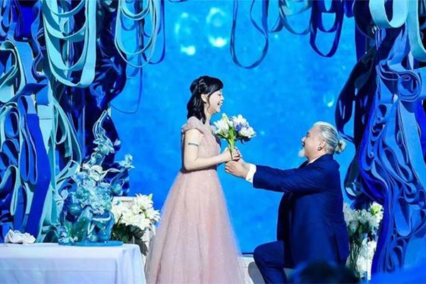 Chồng tổ chức lễ cưới trước khi vợ mất trí nhớ hoàn toàn