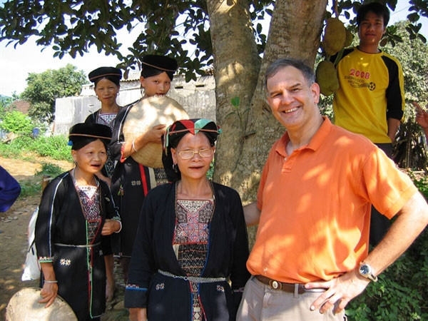 American doctor’s endless love for Vietnamese ethnic minority cultures