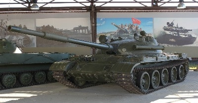 Russia sends an antique T-62 tank to the battlefield, Ukraine warns Hungary