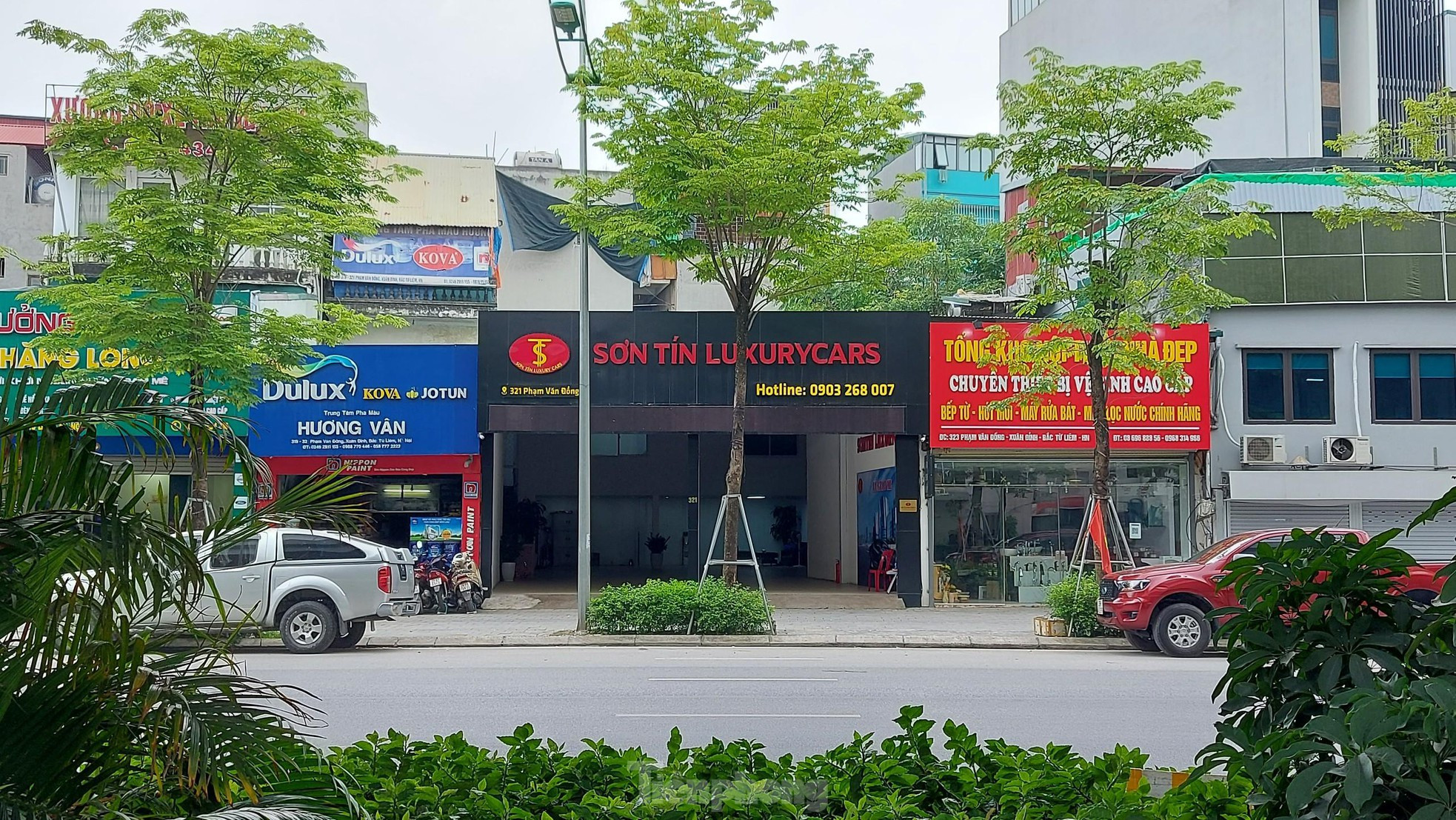 Kỳ lạ nhiều showroom bán siêu xe biếu tặng trống trơn ảnh 1