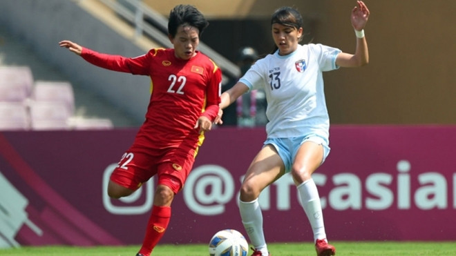 Bóng đá nữ Việt Nam lần đầu có 'lót tay'