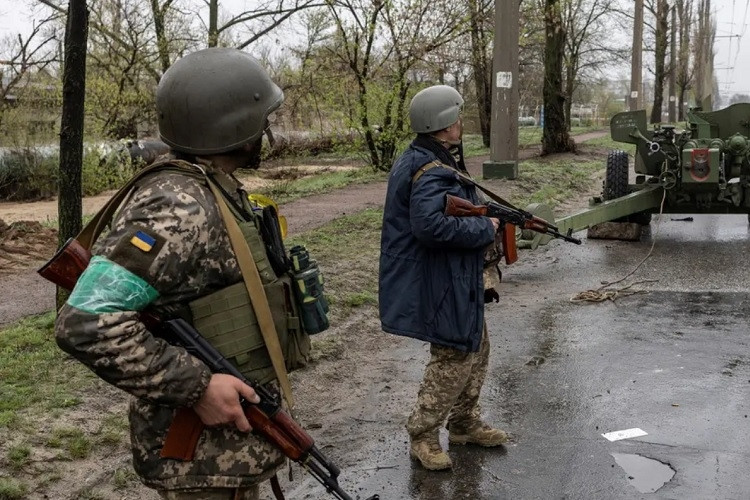 Ukraine nói quân Nga tập trung đông ở Donbass, Thủ tướng Phần Lan bất ngờ tới Kiev