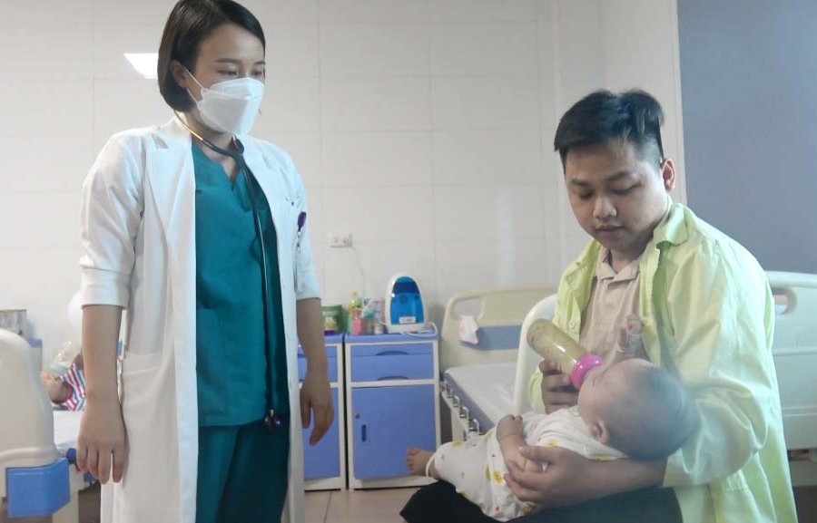 Thời tiết bất thường, trẻ Hà Nội nhập viện tăng, cảnh báo sai lầm khiến bệnh trở nặng