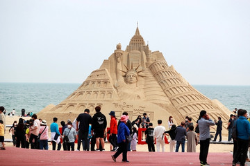 'Danh lam thắng cảnh' nổi tiếng thế giới bị 'thẳng tay' xô đổ xuống biển Busan