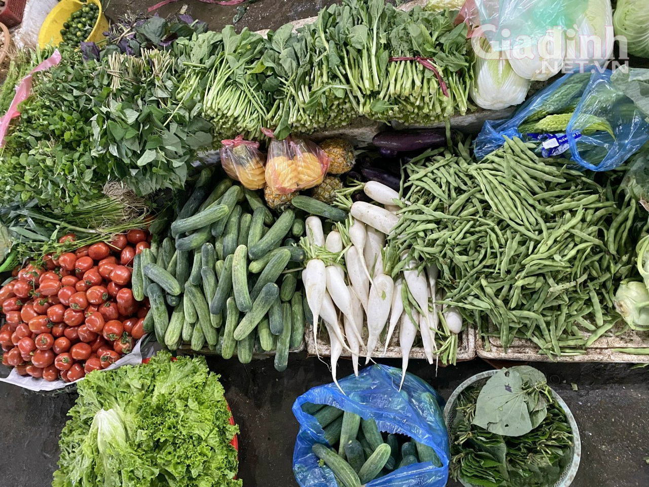 Ảnh hưởng mưa lớn kéo dài, rau muống ở Hà Nội chạm 20.000 đồng/bó - Ảnh 4.