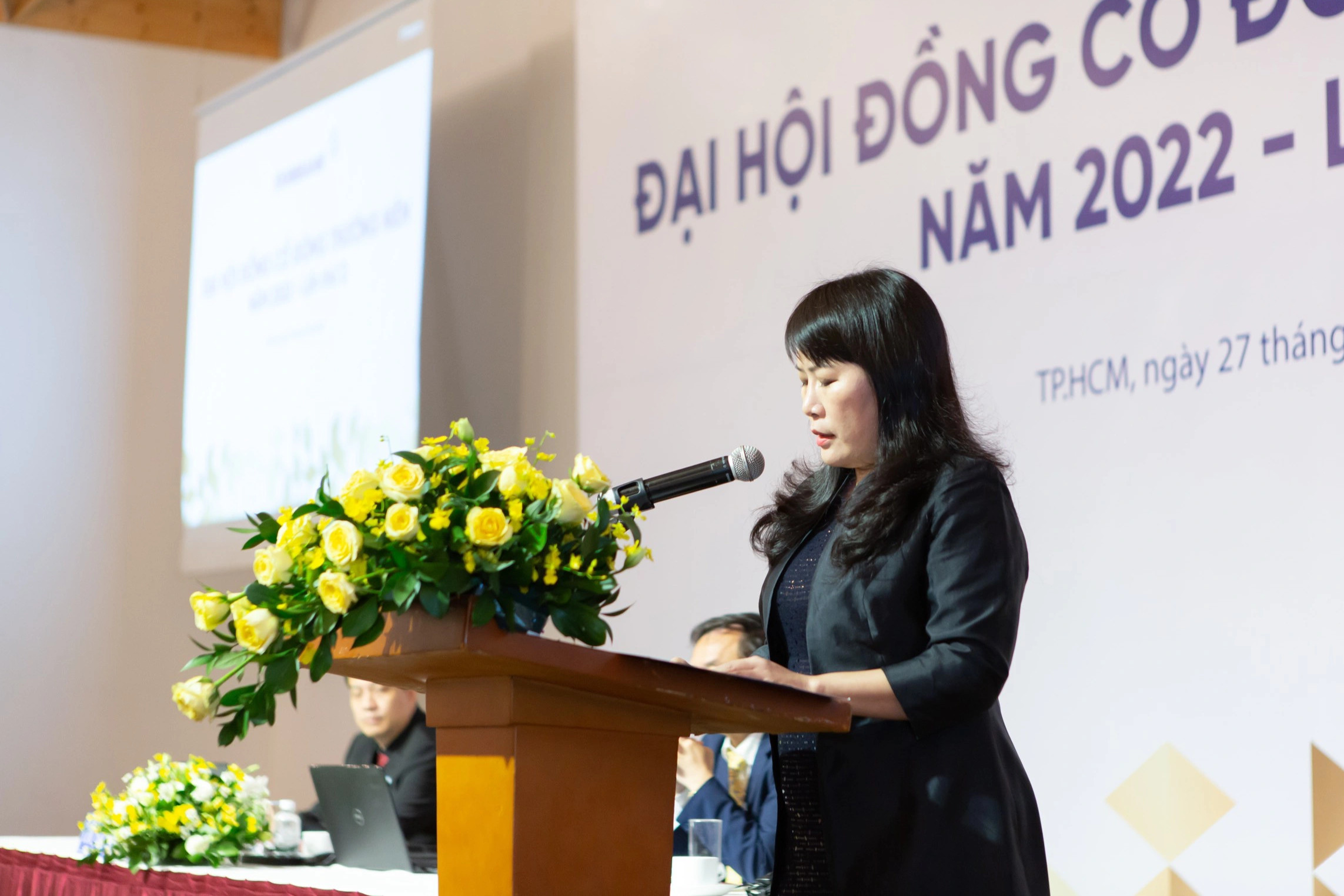 Diễn biến bất ngờ vụ Eximbank bán cổ phiếu Sacombank lãi 650 tỷ đồng - 1