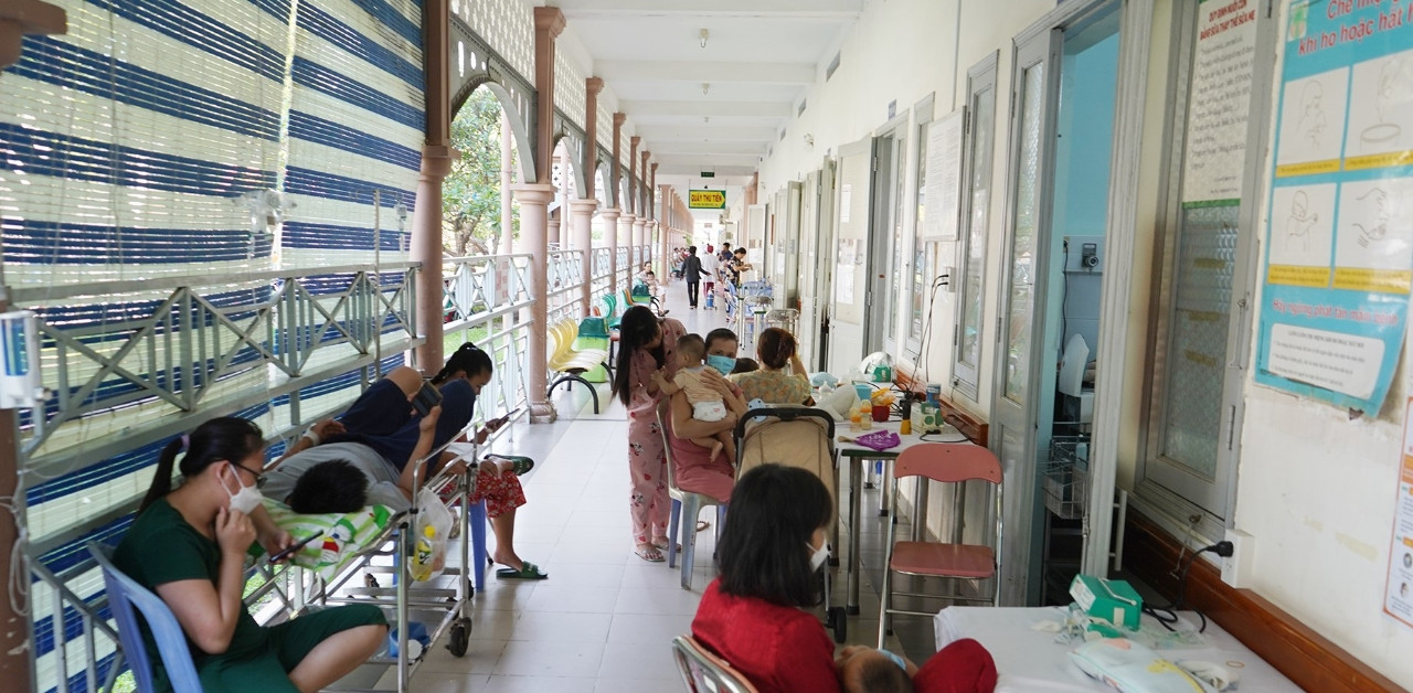Why does the Department of Health of Ho Chi Minh City propose to establish a Center for Procurement of Medicines and Medical Supplies?