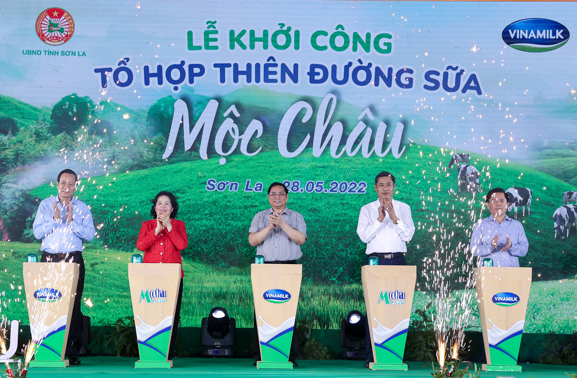 Thủ tướng khảo sát, khởi công một số công trình, dự án lớn tại Hòa Bình, Sơn La - Ảnh 1.