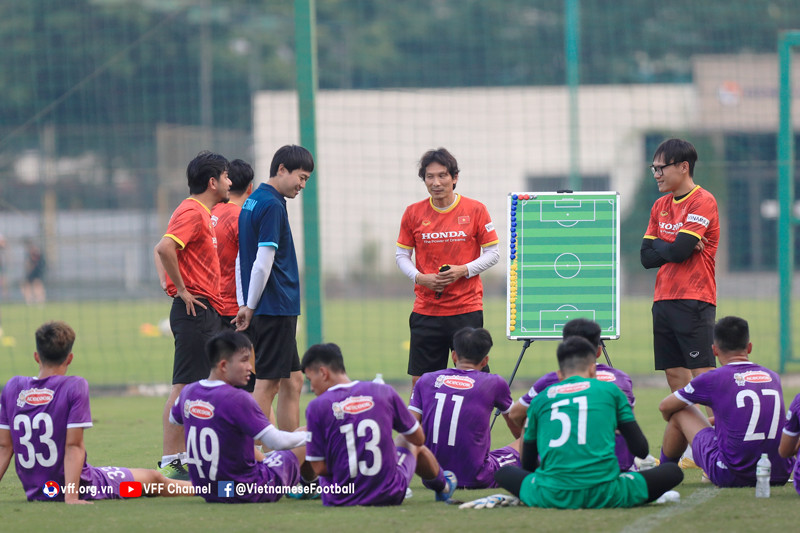 Ông Gong chơi tấn công, thầy Park khó ngồi yên