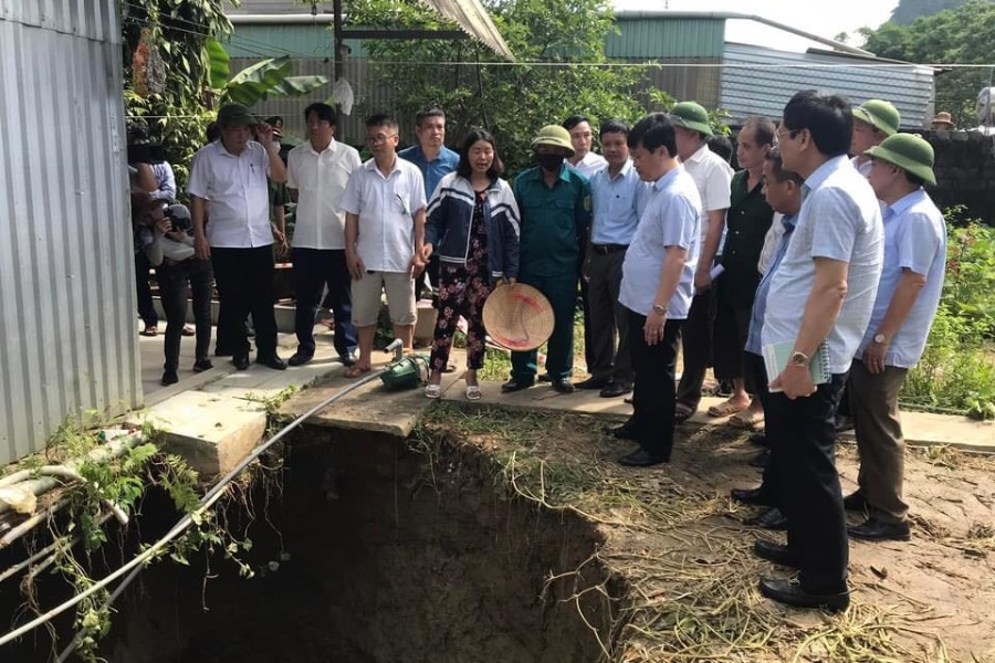 'Hố tử thần' chực nuốt nhà dân: Chủ tịch Nghệ An chỉ đạo khẩn