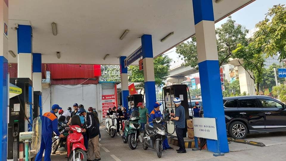 Gasoline price continues to increase, surpassing 31,000 VND/liter?