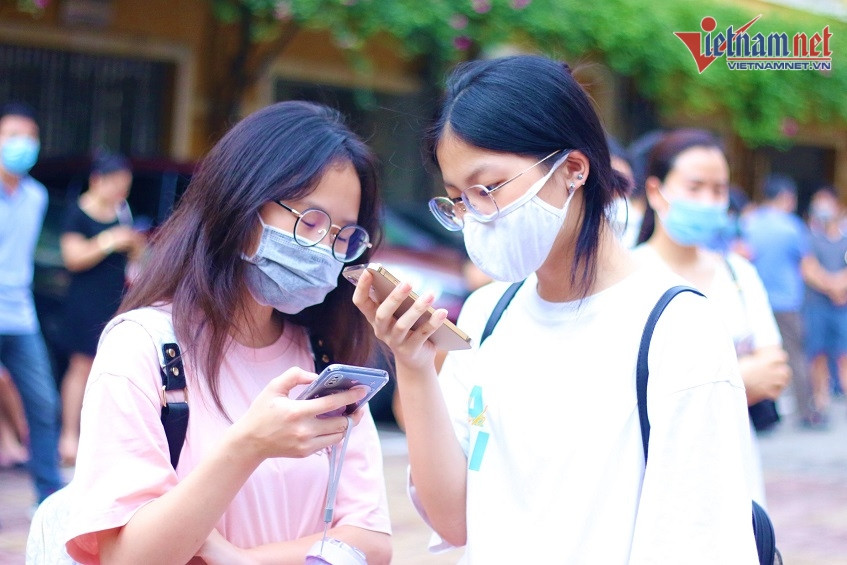 Đề thi vào lớp 10 chuyên Văn Khoa học Xã hội và Nhân văn