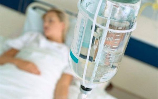 Nằm viện cả tuần mà chồng lạnh nhạt, đến khi về nhà vợ mới biết nguyên nhân