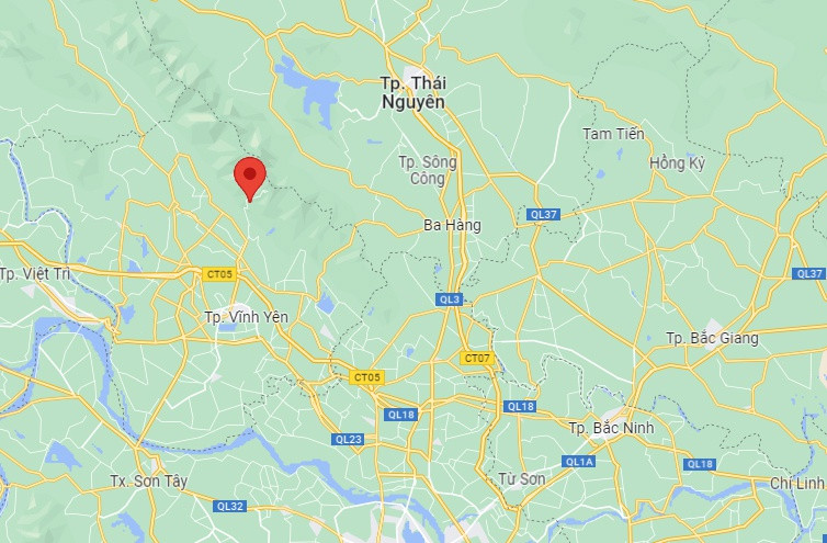 Xe khach roi xuong vuc tam dao anh 3