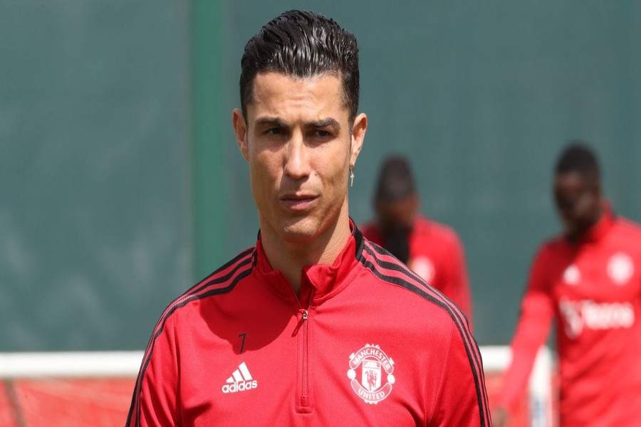 Ronaldo sốc, không dám sử dụng hồ bơi xuống cấp của MU