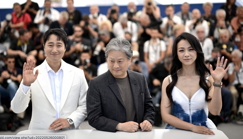 Phim của Thang Duy, sao 'Ký sinh trùng' thắng lớn ở Cannes 2022