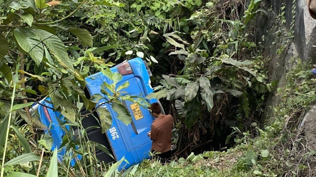 Ô tô khách chở 30 người lao xuống vực ở Tam Đảo