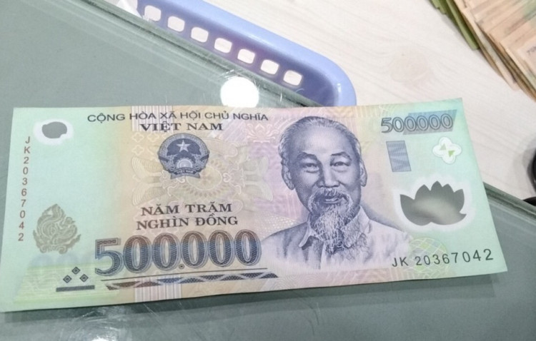 Counterfeit money keeps appearing in shopping malls