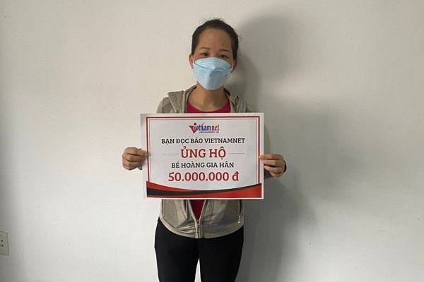 Tiếp tục trao 50 triệu đồng cho bé Hoàng Gia Hân ghép gan