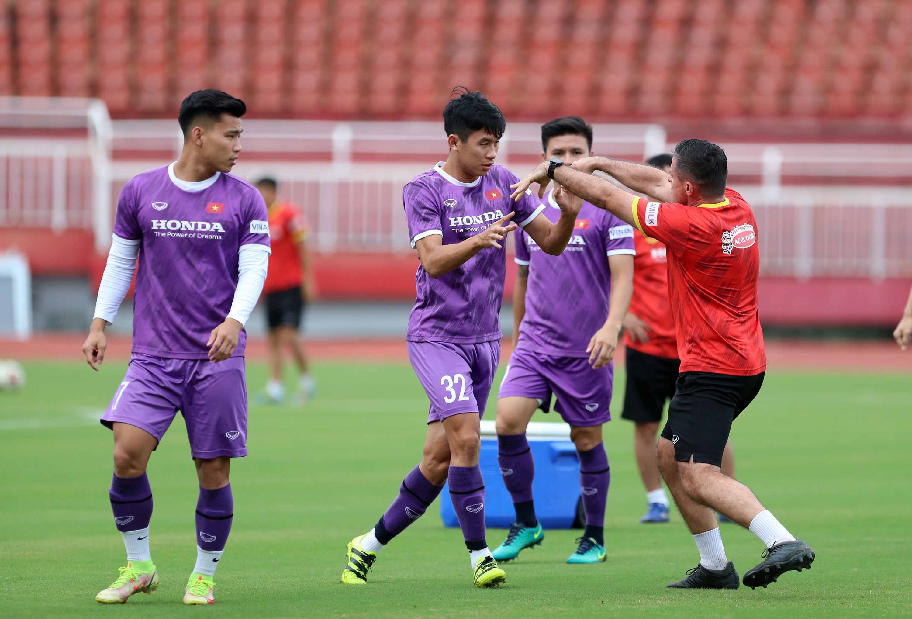 Tran Dinh Khuong also seems to integrate quickly with his teammates 