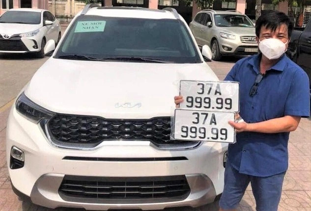 Loạt xe bấm trúng biển siêu đẹp, khách săn đón trả thêm bạc tỷ