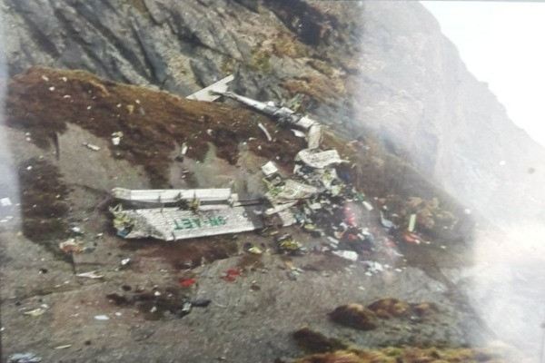 Nepal tìm thấy xác máy bay chở 22 người mất tích