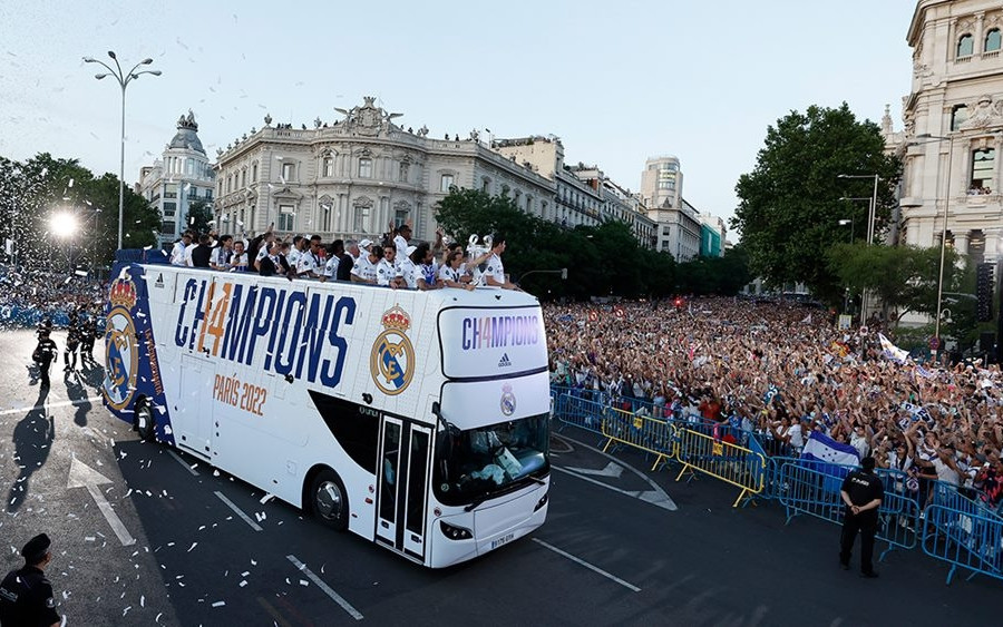 Real Madrid diễu hành hoành tráng mừng chức vô địch C1 lần thứ 14