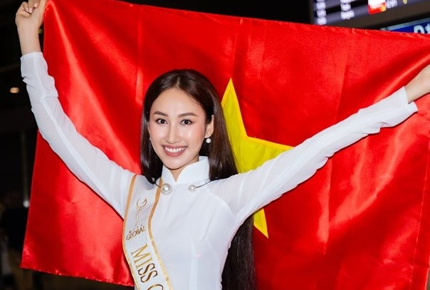 Đoàn Hồng Trang lên đường thi Miss Global 2022