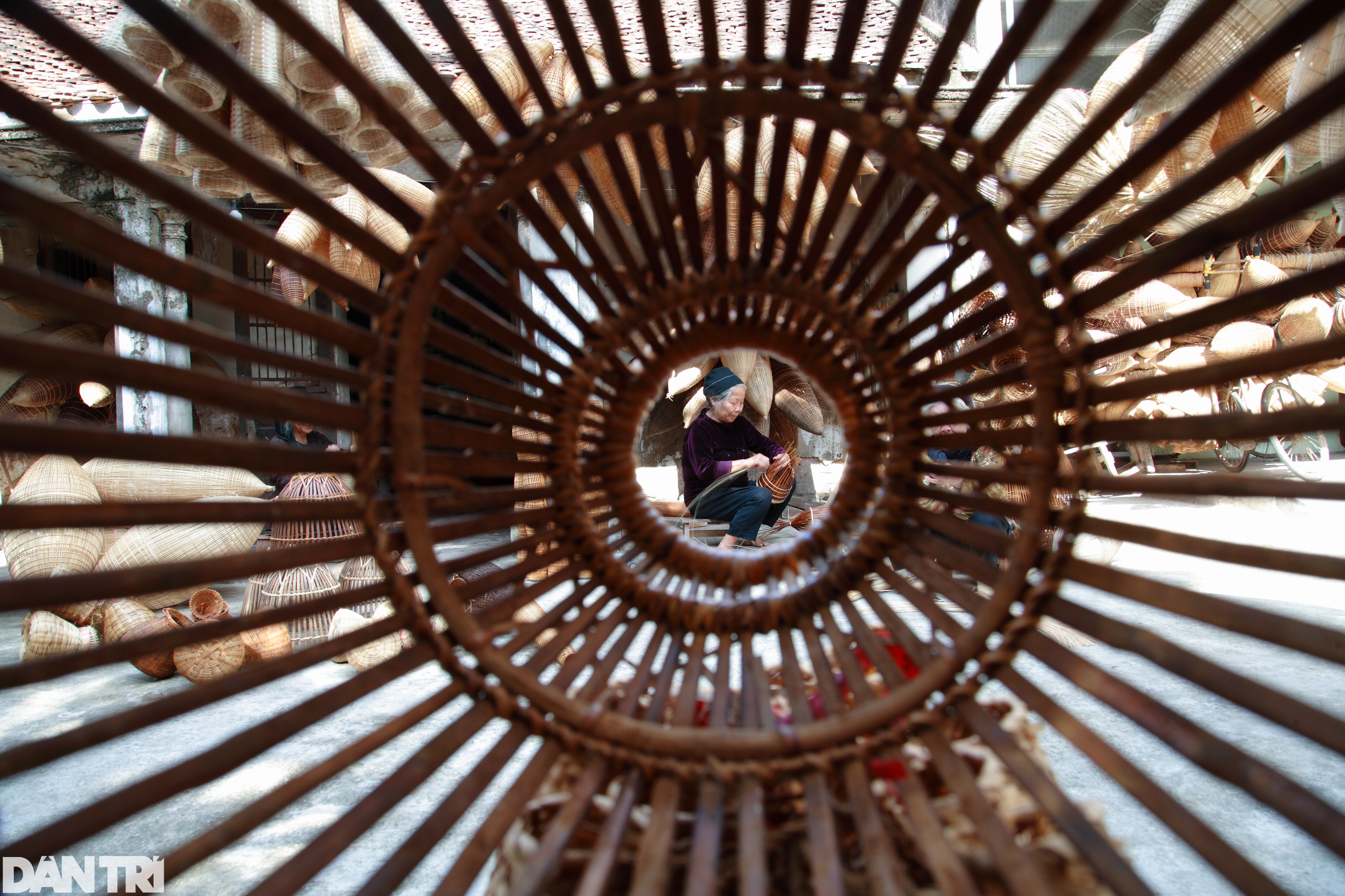 Làng nghề đan đó 200 năm tuổi đẹp như tranh - 7