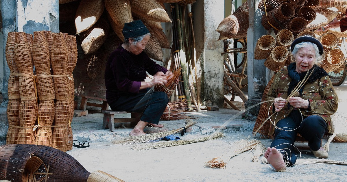 Làng nghề đan đó 200 năm tuổi đẹp như tranh