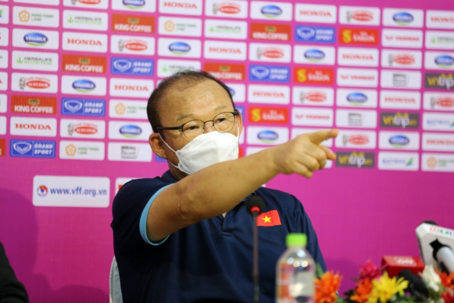 HLV Park Hang Seo: Tôi phải giữ chân cho Quang Hải